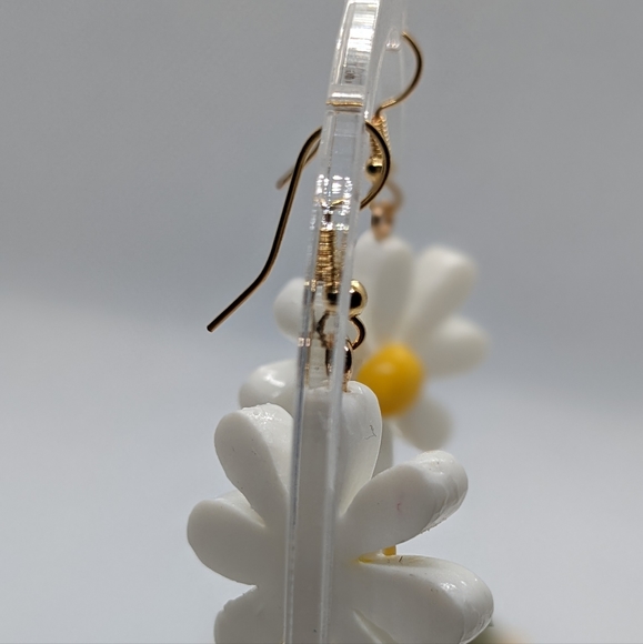 Pair of Sunny, Dangling Daisy Earrings - Picture 2 of 7